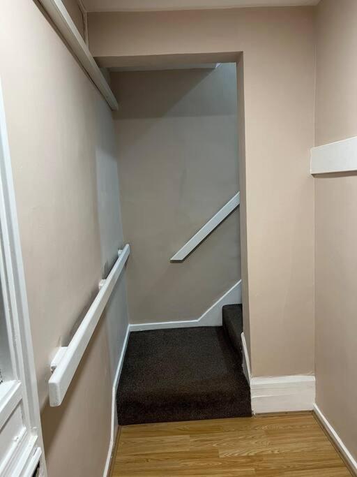 016- 1 Bedroom Church Street F31 Апартаменты *